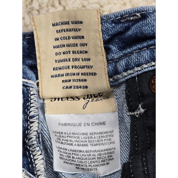 Miss Me Capri Jeans Womens Size 28 Blue Denim Cross Y2K Embellished JP5335P6 - Picture 12 of 16